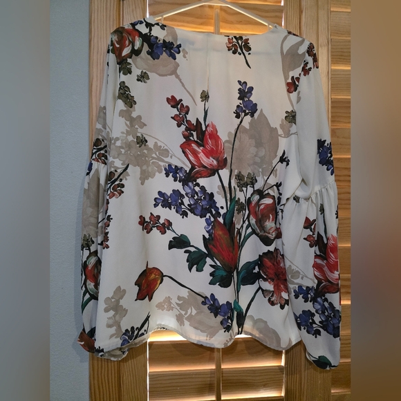 Express White Floral Bell-Sleeve Blouse - Picture 5 of 5